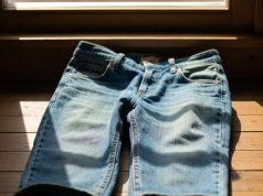 Jeansy dzwony: powrót kultowego stylu